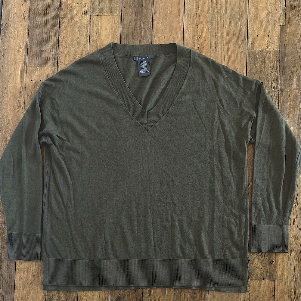 Matty M Olive Green Women’s VNeck Sweater with Side Slits Long Sleeve - Picture 4 of 11